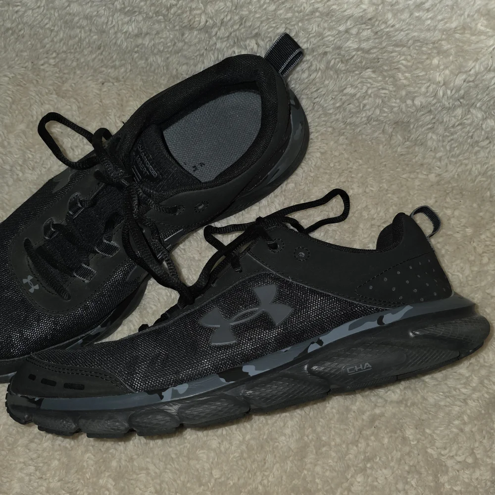 Under Armour Black Athletic Shoes - Picture 2 of 4